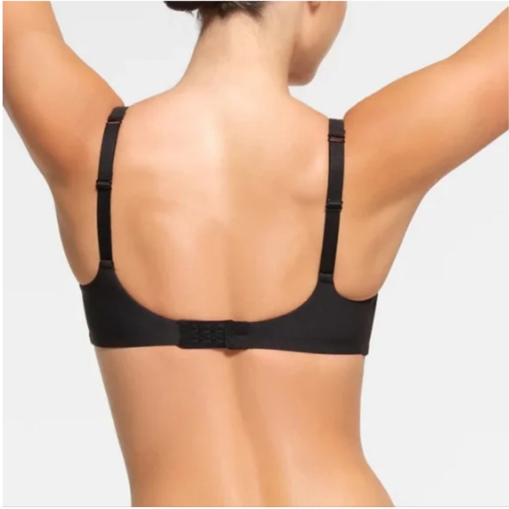 SKIMS FEMME LACE unlined plunge ONYX 34D NWT (sk0202) - Picture 2 of 3